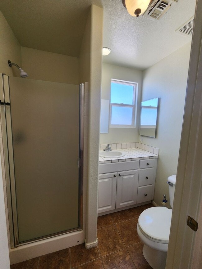 Building Photo - 3 bedroom  2 bath