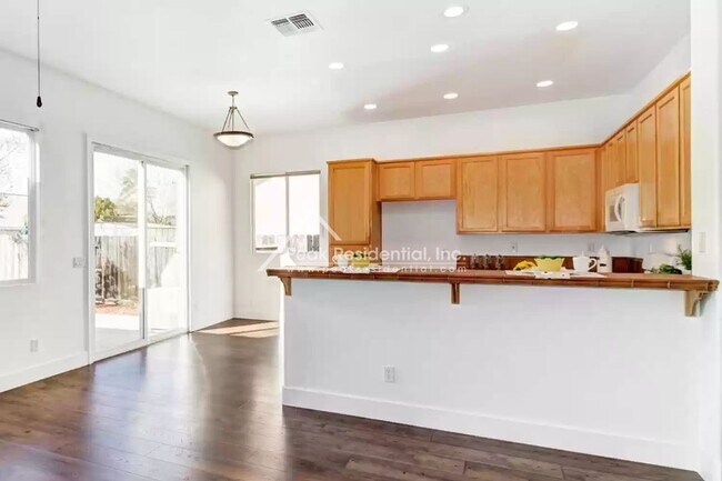 Building Photo - Wonderful 3bd/2ba Elk Grove Home with 2 Car Garage