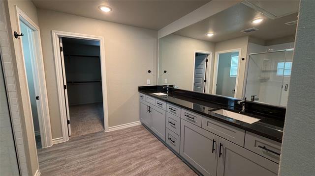 Building Photo - 604 Vine St