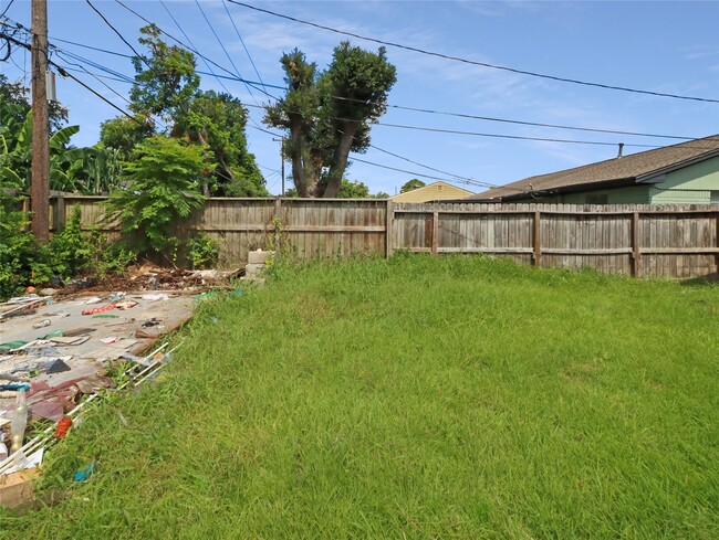 Building Photo - 8711 Shadow Crest St