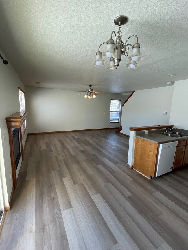 Building Photo - 917 Whitetail Ct