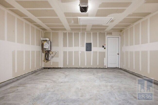 Building Photo - 306 Constanza Trl