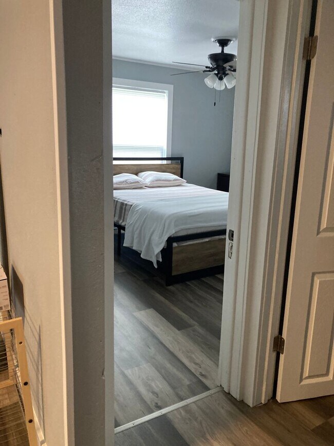 Building Photo - Downtown Ames 3-Bedroom Furnished Home