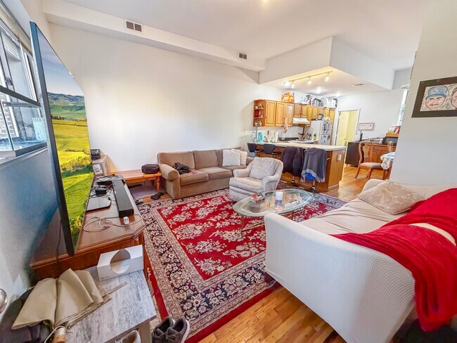 Building Photo - 255 4th St