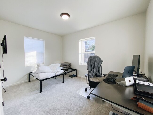 Building Photo - Beautiful 3/1 with gated driveway in Colonial Heights!