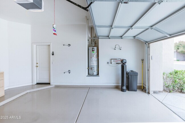 Building Photo - 7369 E Del Acero Dr