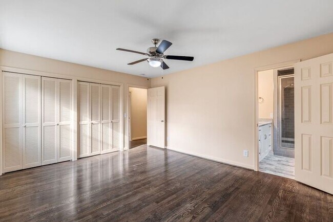 Building Photo - NW, Updated, Wood Floors, SS Appl., Den, Dining Roon, Sun Room, Finished Basement, Fenced!