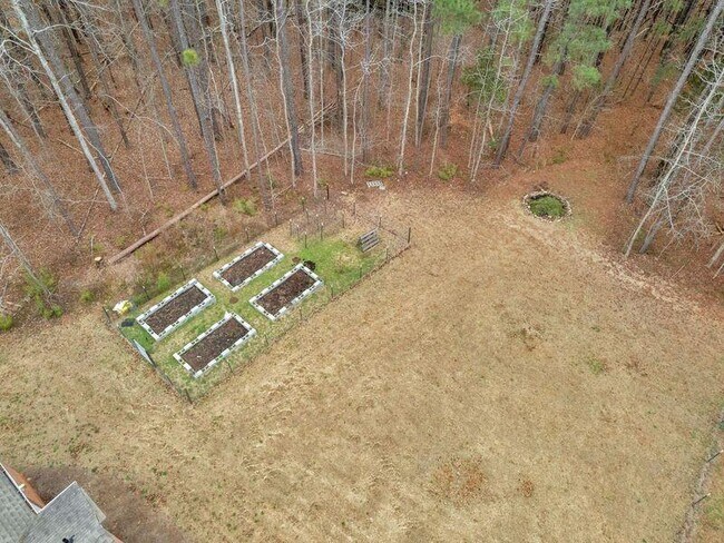 Building Photo - 305 Riverbend Dr