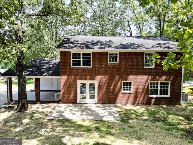 Building Photo - 6 Westlyn Dr