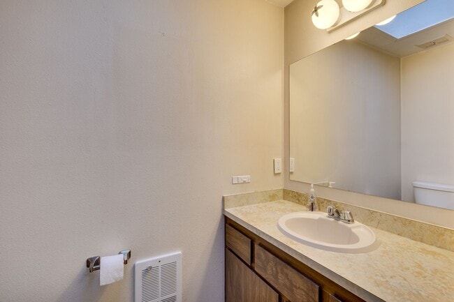 Building Photo - Mid Century Charming Bothell Retreat on 10...