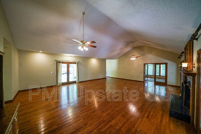 Building Photo - 165 Battleground Rd