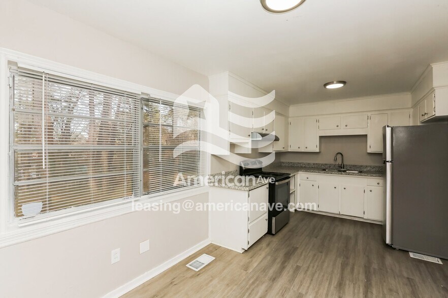 Building Photo - 330 Pine Ridge Rd