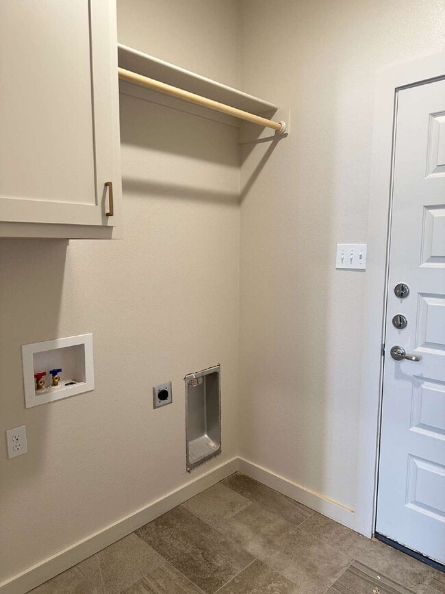 Building Photo - Brand new townhomes in Frenship ISD!