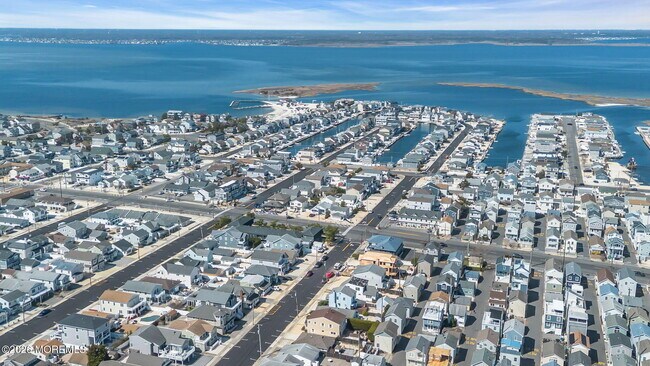 Building Photo - 65 Grand Central Ave