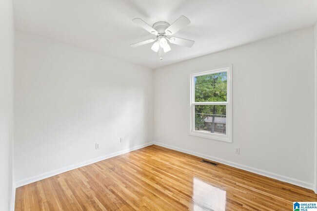 Building Photo - 1404 4th Pl NW