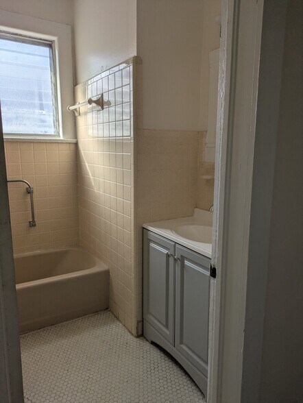 Building Photo - 1127 Saint Andrew St