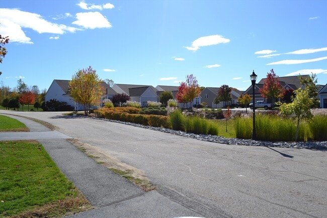 Building Photo - 8 Spicebush Ct