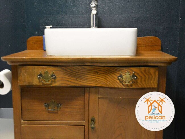 Building Photo - Beautiful home for rent on a spacious corner lot with a fantastic layout!