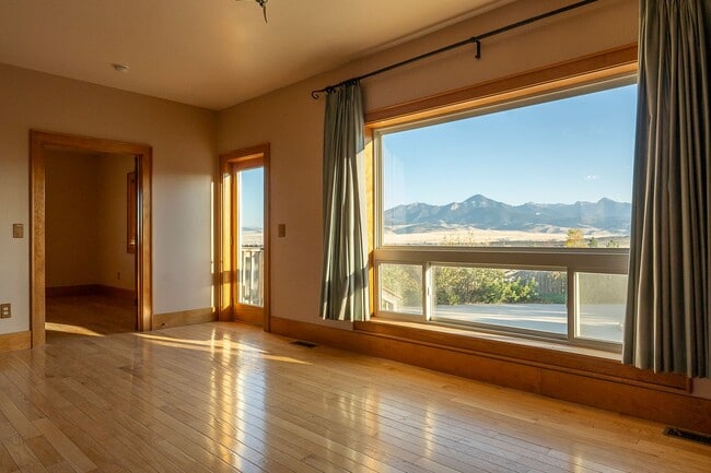 Building Photo - Stunning 4 bed, 3 bath home on 2.8 Acres