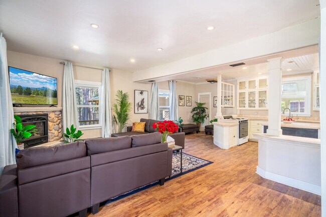 Building Photo - 4955 Hidden Hollow Rd