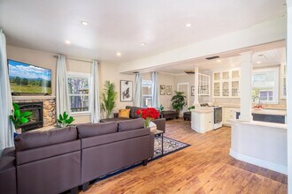 Building Photo - 4955 Hidden Hollow Rd