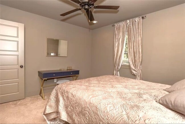 Building Photo - 301 NW F St