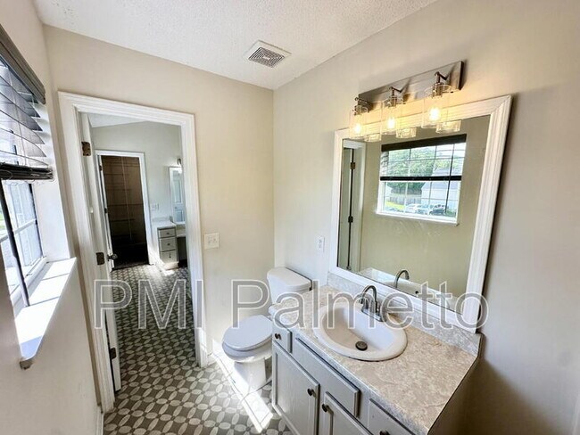 Building Photo - 227 Hardwood Dr