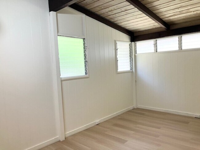 Building Photo - Single Family Home in Waialae-Kahala, $5,0...