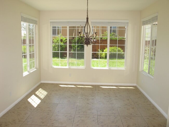 Building Photo - Four Bedroom Three Bathroom Home in the Ha...