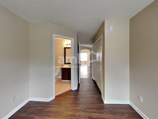 Building Photo - 8216 Leafcrest Dr