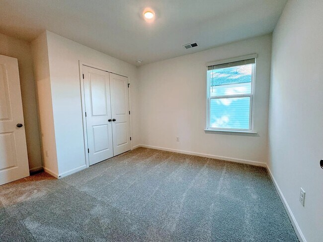 Building Photo - 514 Madison Lakeview Dr