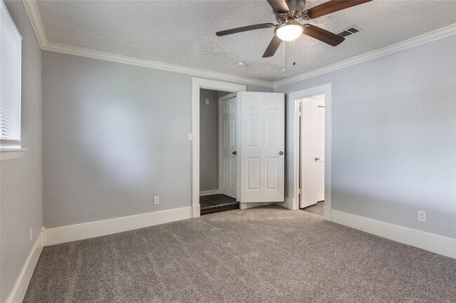 Building Photo - Welcome to this fully remodeled 4/2/2 brick home near Lake Conroe! With new AC/heat, roof, water ...