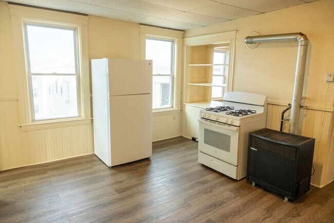 Building Photo - 42 E Worcester St