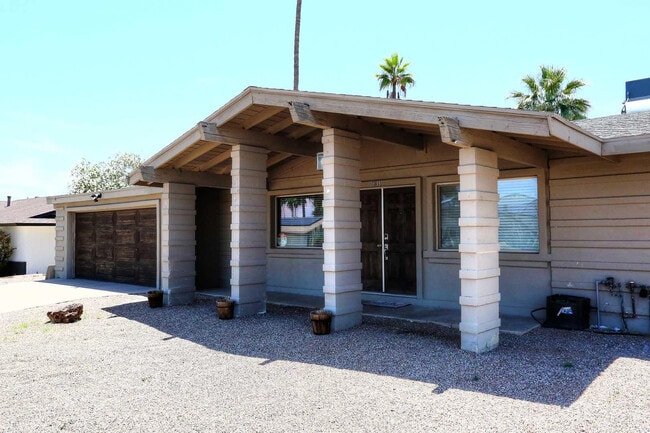 Building Photo - 2611 E Cheryl Dr