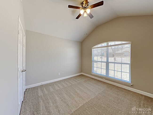 Building Photo - 710 Green Acres Ln