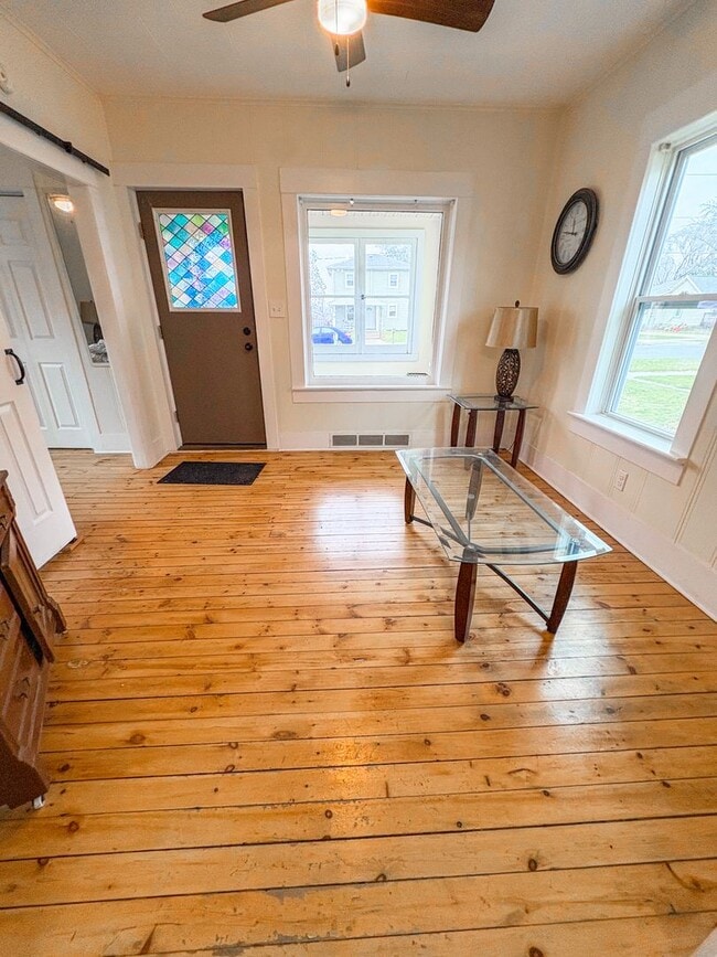 Building Photo - Charming 2 Bedroom Single-Family Home with Garage in Tomah