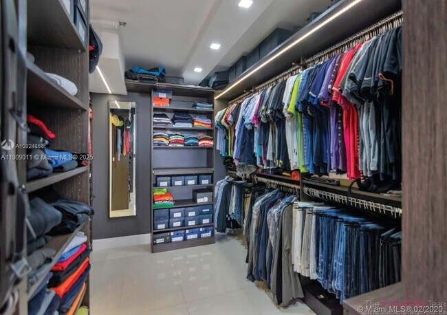 Building Photo - 4000 Towerside Terrace