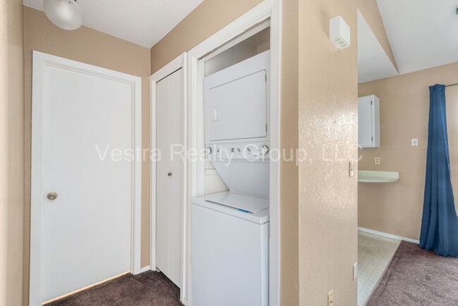 Building Photo - 2265 S Buckley Rd