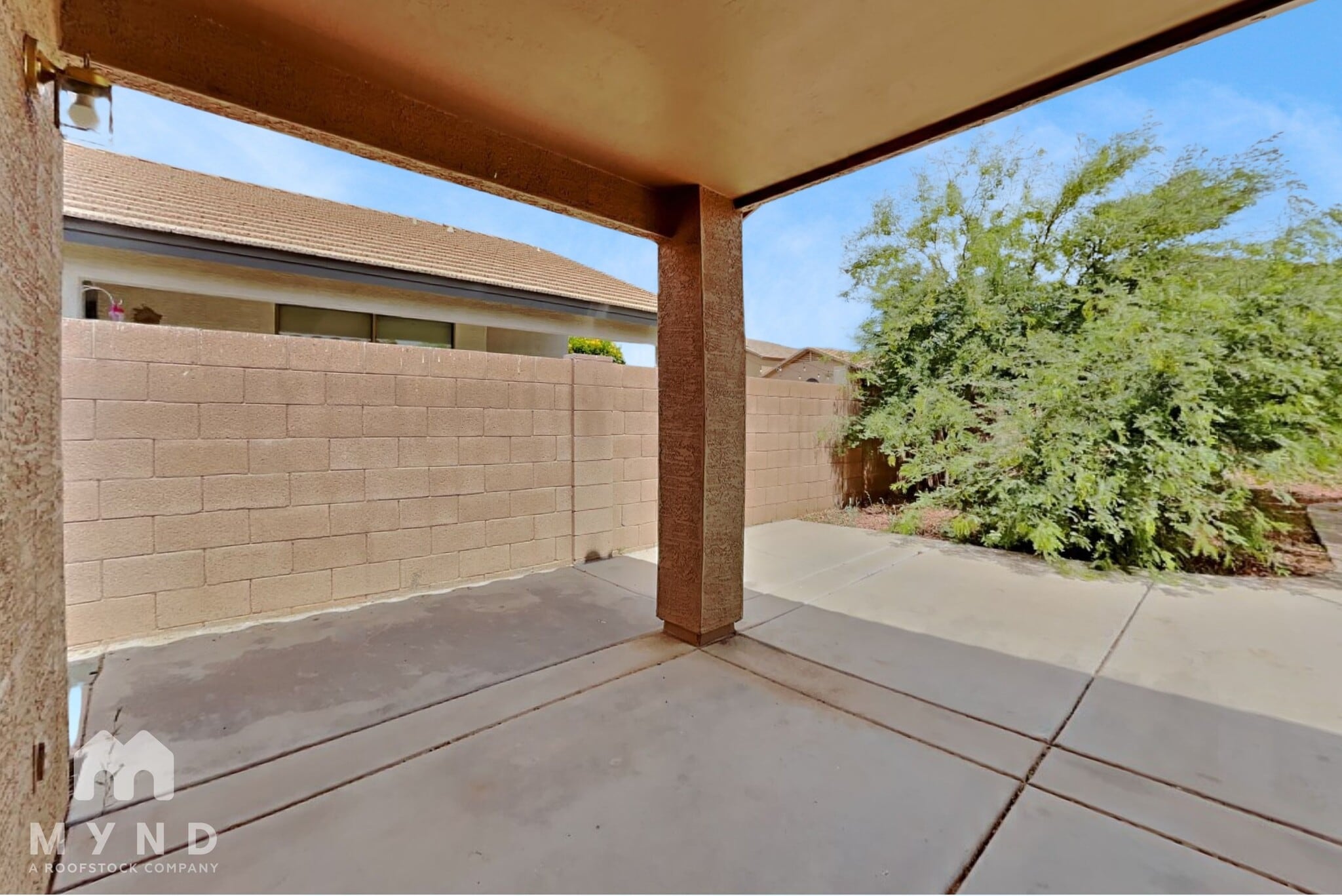 Building Photo - 714 E Lovegrass Dr