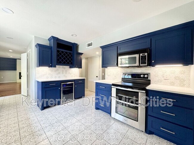 Building Photo - 2505 Crestview Cir