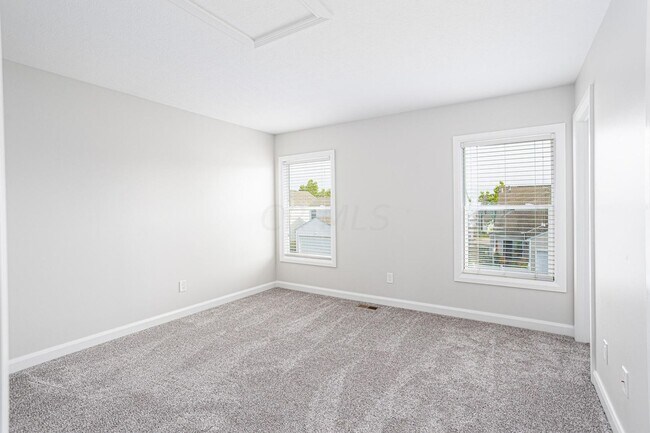 Building Photo - Townes of West Albany