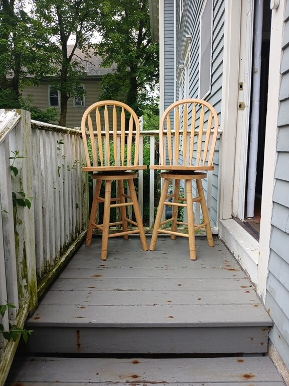 Building Photo - 293 Linden St