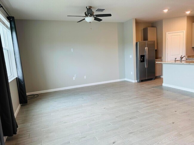 Building Photo - 3949 SE Mentmore Ln