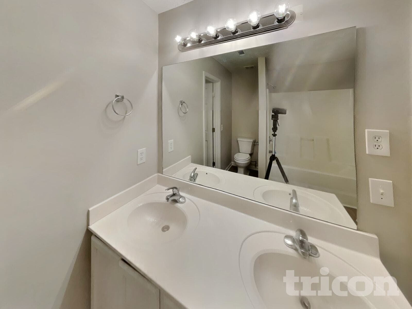 Building Photo - 1116 S Hampton Cl