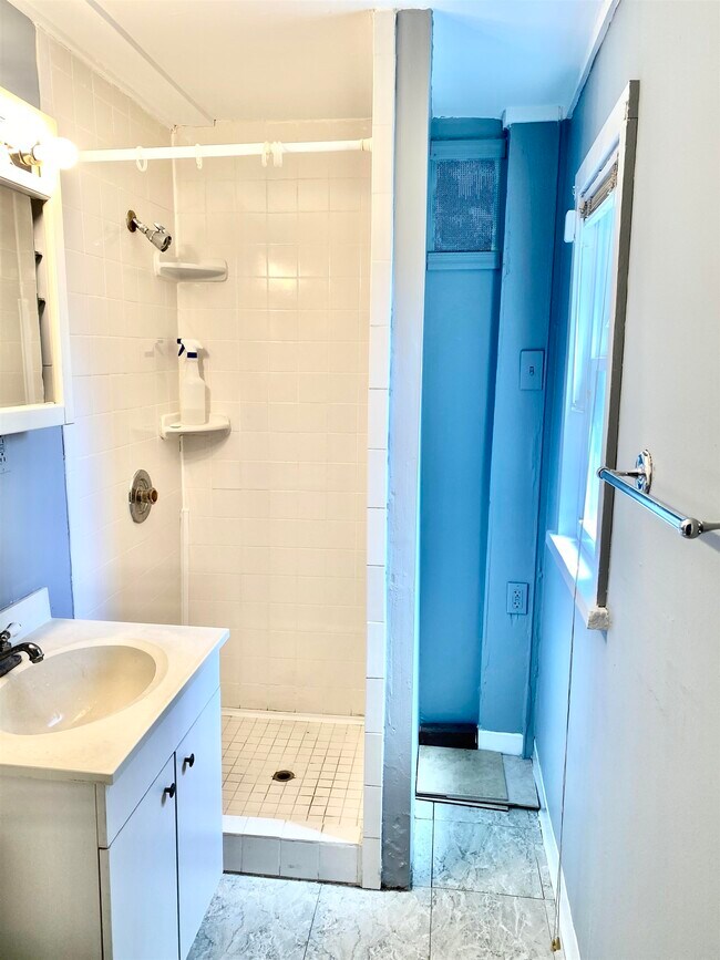 Building Photo - 19 Nelson Ave