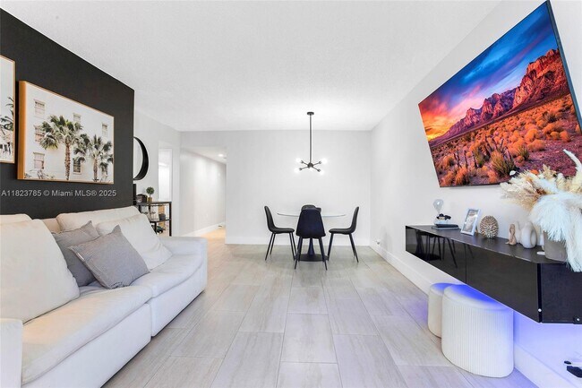 Building Photo - 2821 N Miami Beach Blvd