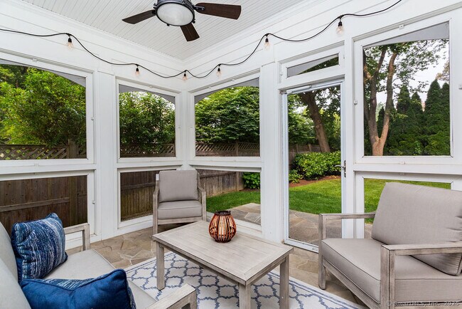 Building Photo - 9 Center Rd