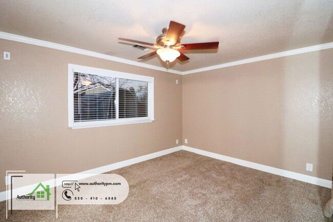 Building Photo - 1947 Mary Lake Dr