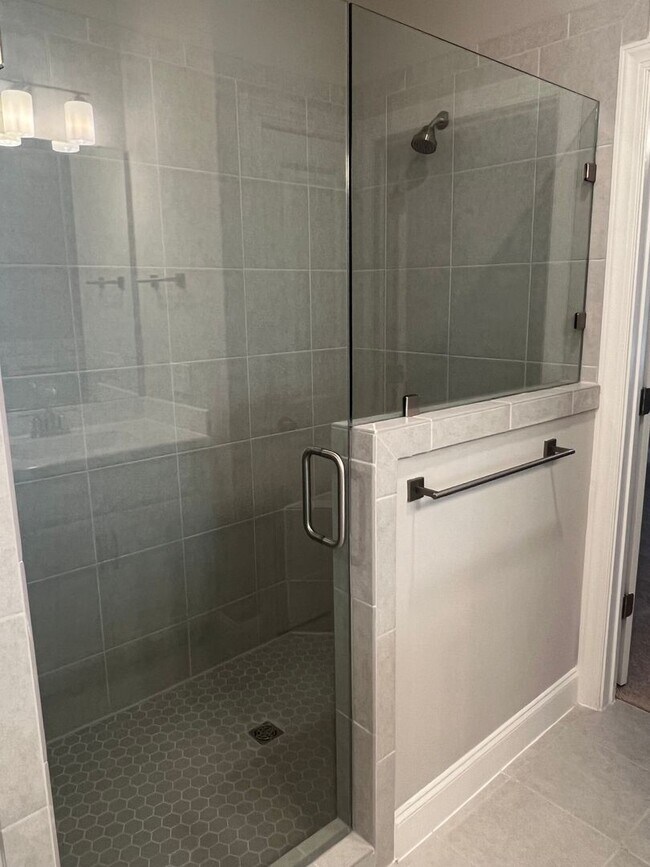 Building Photo - 3 Bedroom Townhouse in Washington Square!-...