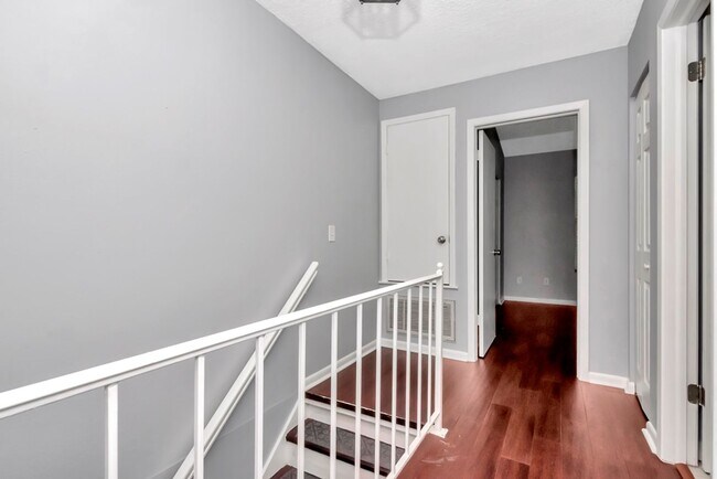 Building Photo - South Tampa 2 Bedroom w/ Office 2 Bathroom Townhome